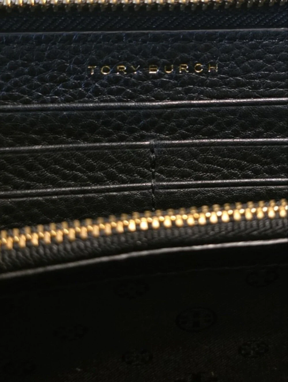 EUC Tory Burch Black Pebbled Leather Zip Card Wallet with Gold Hardware
